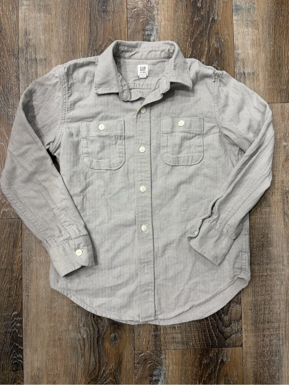 GAP Boy’s Casual Button-Down Twill Shirt in Light Gray, Size L